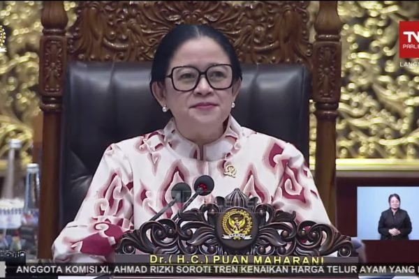 Ketua DPR RI, Puan Maharani Rapat Paripurna di kompleks parlemen, Jakarta, Selasa (18/11). Foto: Tangkapan layar Youtube/DPR RI