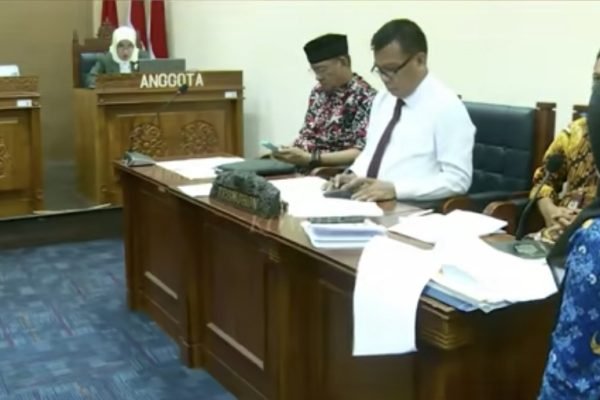 Sidang sengketa ijazah Jokowi di Komisi Informasi Pusat (KIP) pada Senin (17/11). Foto: istimewa
