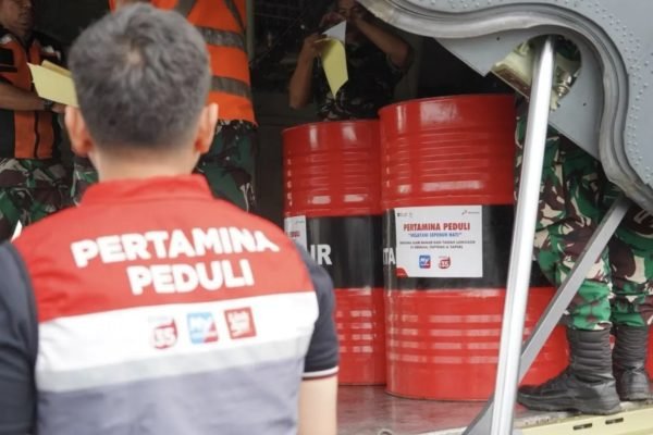 Pengiriman bantuan energi bagi operasional penanganan bencana akibat cuaca ekstrem di wilayah Sumatera. Foto: dok.pertamina