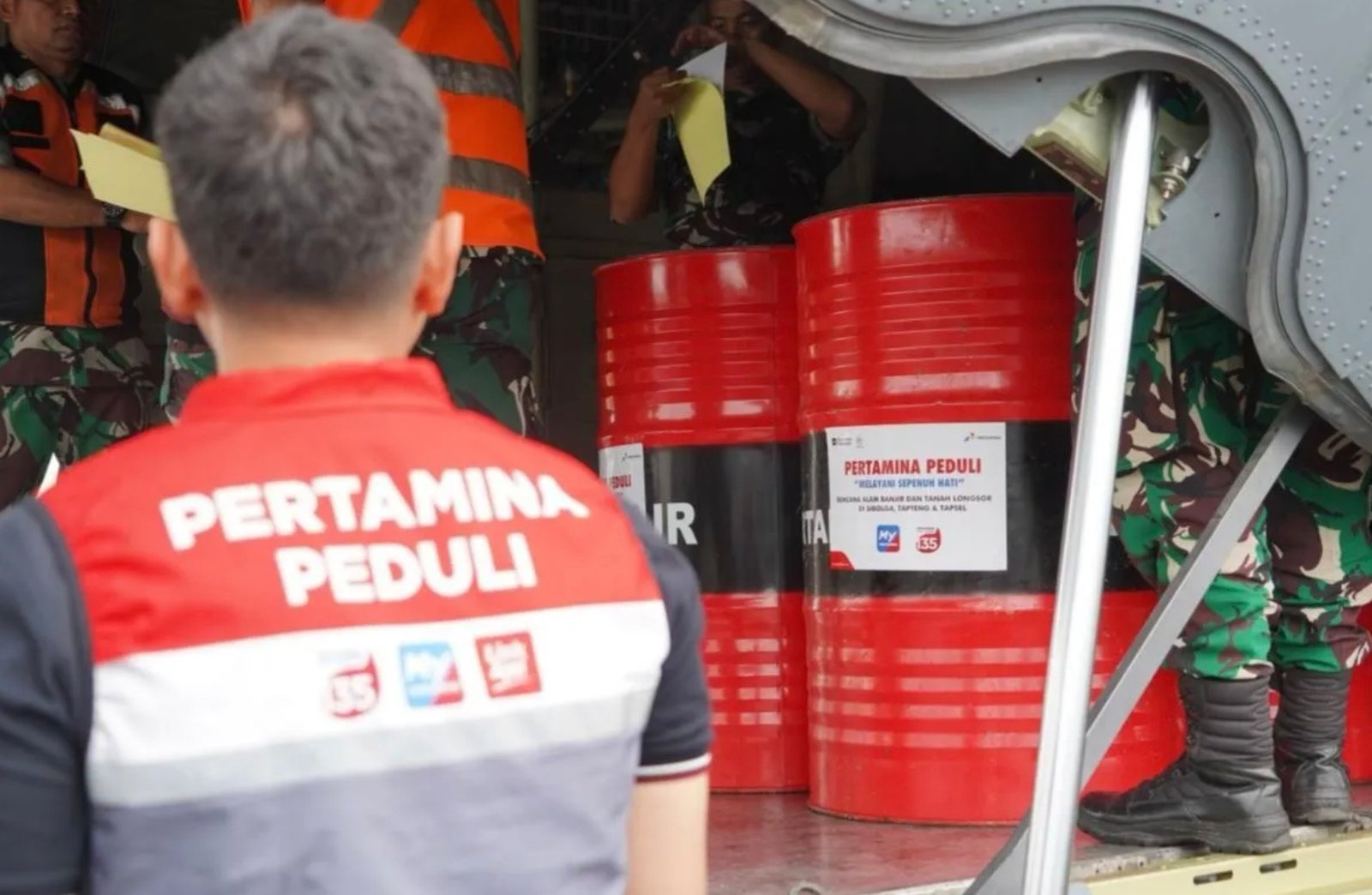 Pengiriman bantuan energi bagi operasional penanganan bencana akibat cuaca ekstrem di wilayah Sumatera. Foto: dok.pertamina
