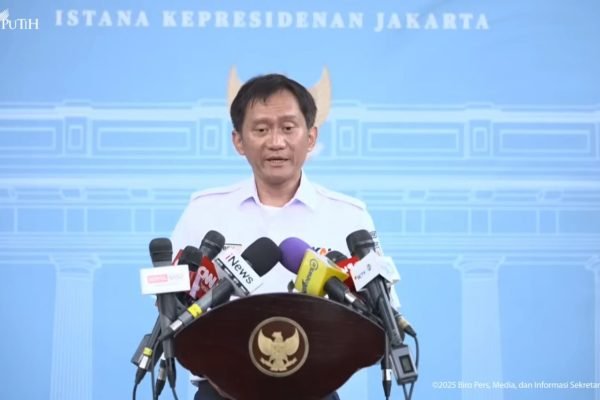 Direktur Utama PT Kereta Api Indonesia (KAI), Bobby Rasyidin, usai bertemu Presiden Prabowo Subainto di Istana Merdeka, Jakarta, Senin (3/11/2025)/Foto Tangkapan Layar YouTube Sekretariat Presiden