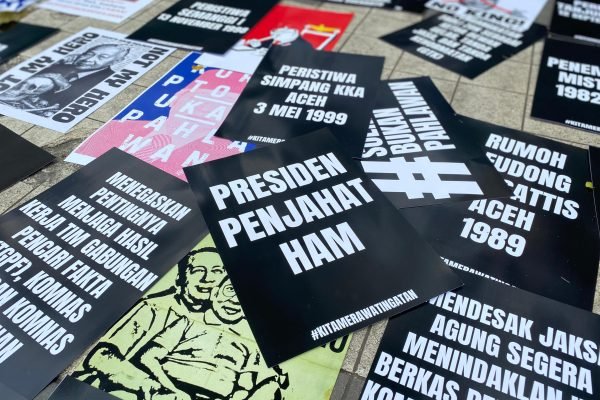 Poster penolakan pemberian gelar Pahlawan Nasional kepada Presiden ke-2 Soeharto/Foto Fifi Abdurahman