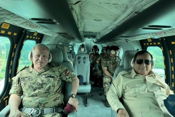 Momen Presiden Prabowo Subianto dan Raja Kerajaan Yordania Hasyimiah Raja Abdullah II ibn Al Hussein menuju Pangkalan TNI AU Halim Perdanakusuma, Jakarta, Sabtu (15/11)/Foto Instagram @sekretariat.kabinet