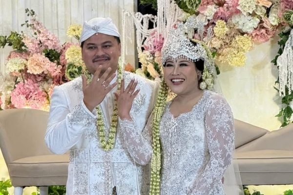 ublik figur Boiyen resmi menikah dengan sang kekasih, Rully Anggi Akbar, pada Sabtu (15/11)/Foto Instagram Wendy Cagur