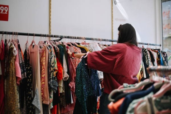 Penjualan pakaian bekas atau aktivitas thrifting/Foto iStock
