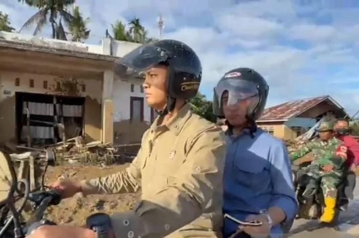 Wapres Gibran Tinjau Korban Banjir Sumbar Dengan Motor Trail Paspampers/Foto : Tangkapan Layar YouTube Kompas)
