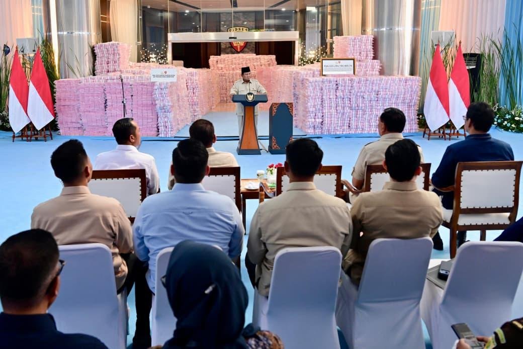 Presiden Prabowo Subianto dalam penyerahan laporan capaian hasil Satuan Tugas Penertiban Kawasan Hutan (Satgas PKH) dan penyelamatan keuangan negara tahun 2025 di Jakarta, Rabu (24/12). Foto: Dok.Sekertariatpresiden