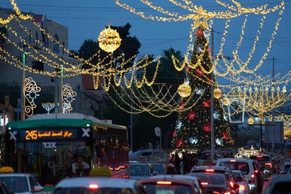 Suasana perayaan natal di Haifa pada Kamis (25/12)/Foto : Dok. AP News