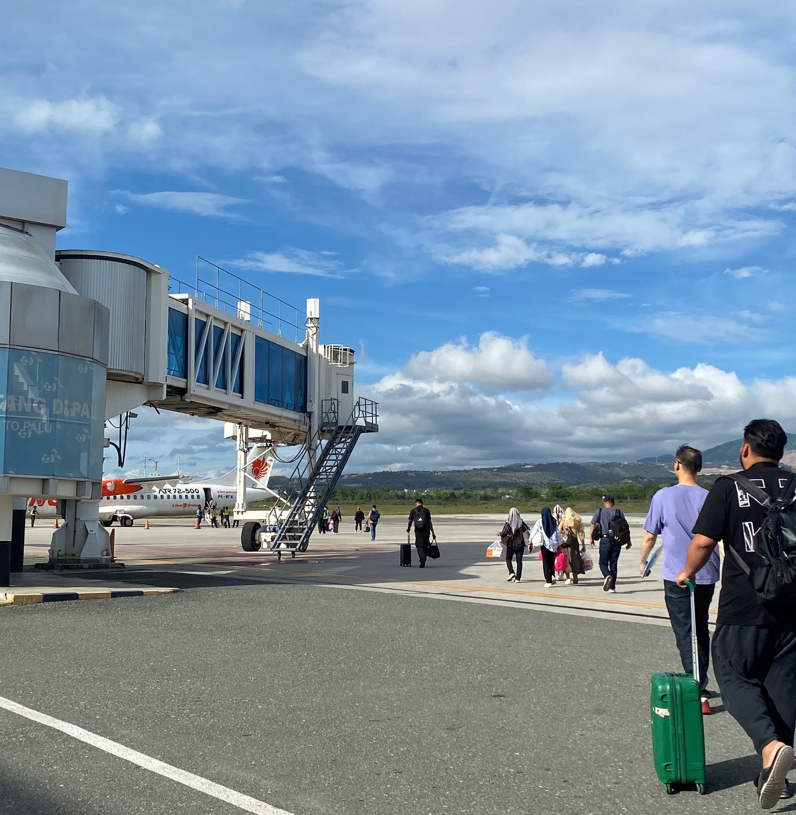Masyarakat Indonesia yang bepergian menggunakan pesawat/Foto Fifi Abdurahman