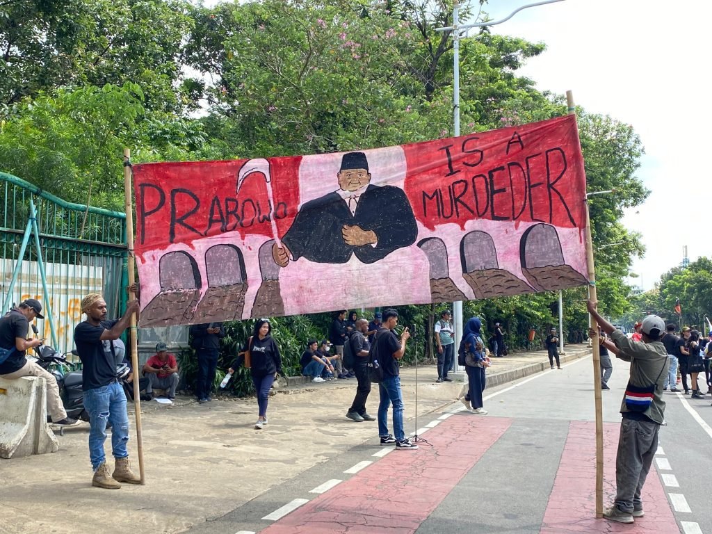 Gambar wajah Presiden Prabowo Subianto pada aksi mahasiswa Papua di Monas, Senin (1/12)/Foto Fifi Abdurahman