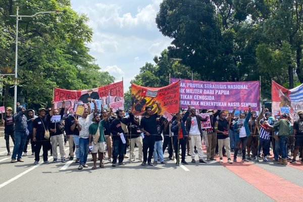 Puluhan mahasiswa Papua gelar aksi di Monas, Senin (1/12)/Foto Fifi Abdurahman