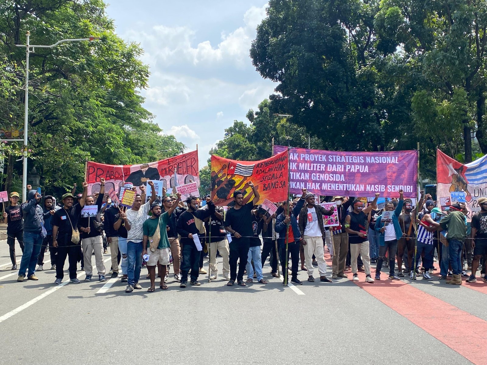 Puluhan mahasiswa Papua gelar aksi di Monas, Senin (1/12)/Foto Fifi Abdurahman