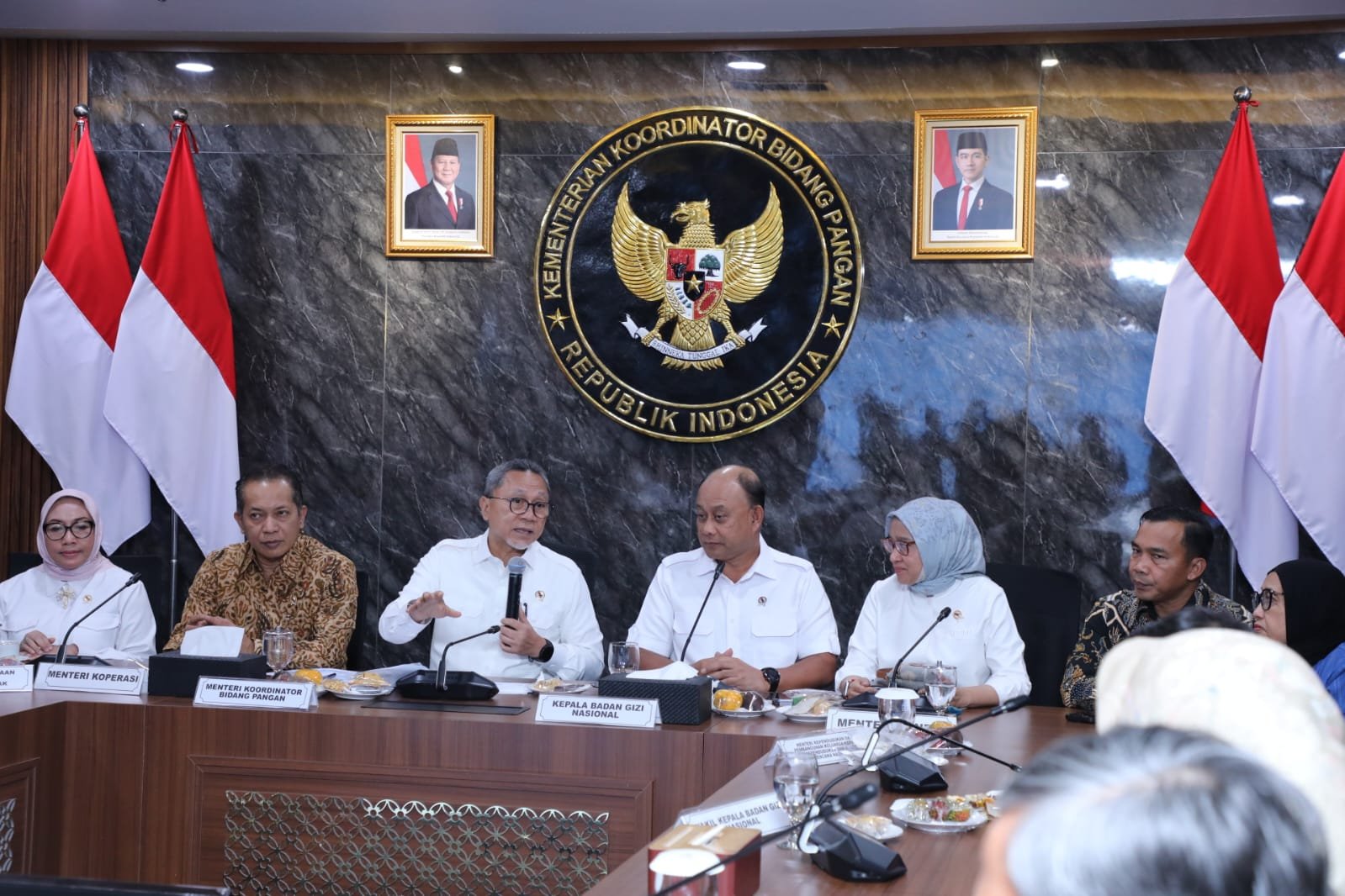 Menteri Koordinator Bidang Pangan Zulkifli Hasan dalam rapat koordinasi perdana yang dipimpin di Jakarta, Rabu (3/12). Foto: dok.Kementerian PANRB