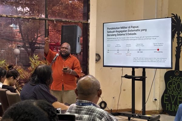 YLBHI Rilis Analisis Kritis Dampak Operasi Militer di Papua lewat laporan berjudul, "Papua Dalam Cengkeraman Militer", Selasa (16/12) di Jakarta/Foto : GPriority (Nindya Farhah Azzahrah)