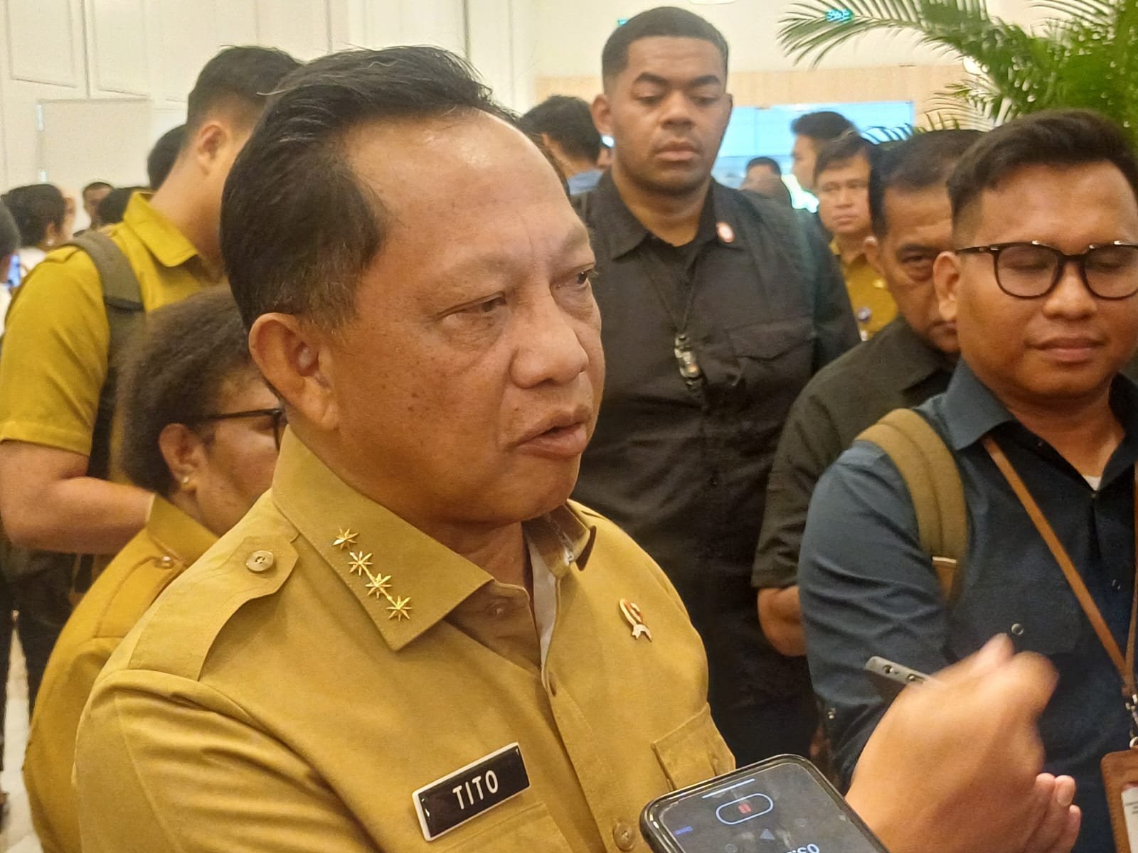 Menteri Dalam Negeri (Mendagri) Tito Karnavian usai menghadiri peluncuran Rencana Aksi Percepatan Pembangunan Papua (RAPPP) Tahun 2025-2029 di Kantor Bappenas, Jakarta, Selasa (16/12). Foto: GPriority/Dimas A Putra