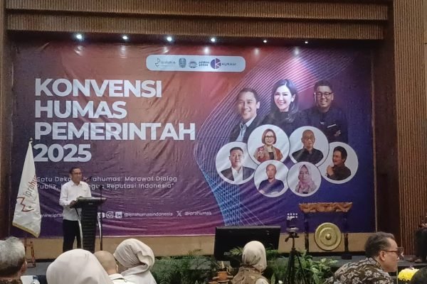 Ketua Umum Iprahumas Fachrudin Ali Ahmad dalam Konvensi Humas Pemerintah bertema “Merawat Dialog Publik Membangun Reputasi Indonesia” di Jakarta, Kamis (18/12). Foto: GPriority/Dimas A Putra
