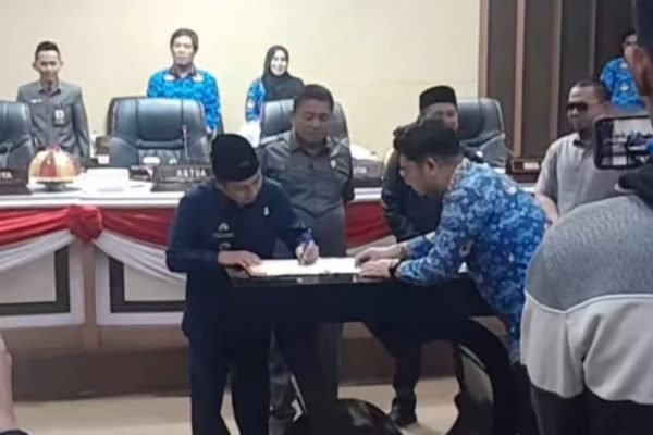 Pengesahan Anggaran Pendapatan dan Belanja Daerah (APBD) Tahun Anggaran 2026 Kota Parepare pada Jumat (19/12) malam. Foto: dok.pribadi