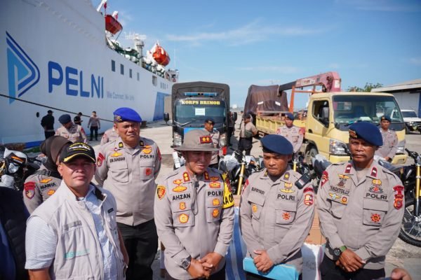 Kapal MV Egon bersandar di Pelabuhan Krueng Geukueh, Kecamatan Dewantara, Kabupaten Aceh Utara, Minggu (21/12). Foto: Humas Polda Aceh