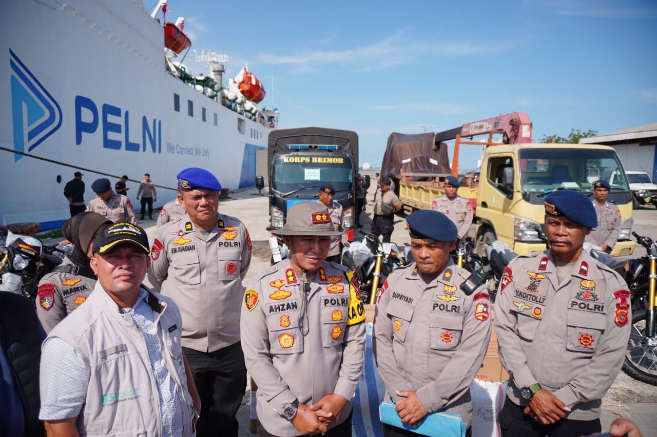 Kapal MV Egon bersandar di Pelabuhan Krueng Geukueh, Kecamatan Dewantara, Kabupaten Aceh Utara, Minggu (21/12). Foto: Humas Polda Aceh