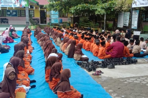 Kegiatan belajar mengajar (KBM) di salah satu sekolah dasar (SD) di Aceh Tamiang, Aceh. Foto: GPriority/Zulfira
