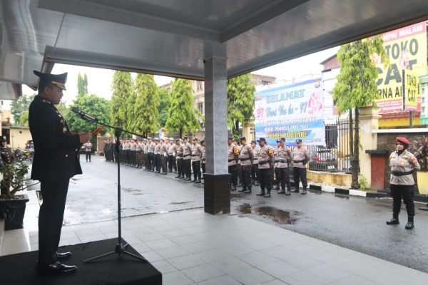 Upacara Peringatan Hari Ibu Ke-97 - 2025 mengusung tema “Perempuan Berdaya dan Berkarya, Menuju Indonesia Emas 2045” di Halaman Polres Parepare, Jalan Andi Mappatola, Kelurahan Ujung Baru, Kecamatan Soreang, Kota Parepare. Senin (22/12) pagi. Foto: dok.pribadi