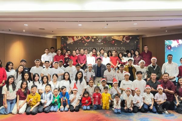 Hotel Ciputra Jakarta saat merayakan natal bersama staff dan Panti Asuhan Hati Bangsa pada Jumat (19/12) lalu/Foto : Dok. Hotel Ciputra Jakarta