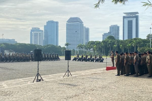 Kasatpol PP DKI Jakarta, Satriadi Gunawan pada apel gelar pasukan dalam rangka pengamanan Malam Tahun Baru 2026, di Monumem Nasional (Monas), Jakarta Pusat, Selasa (30/12)/Foto Fifi Abdurahman