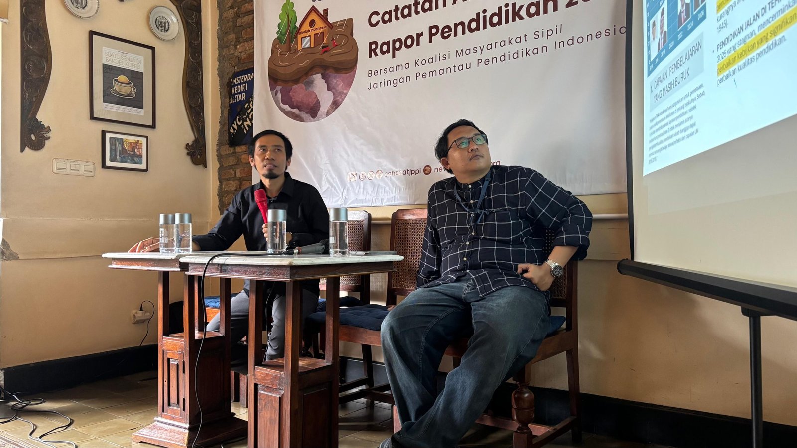 Koordinator Nasional JPPI, Ubaid Matraji (kiri), dalam konferensi pers di Jakarta, Selasa (30/12)/Foto : Dok. GP Nindya