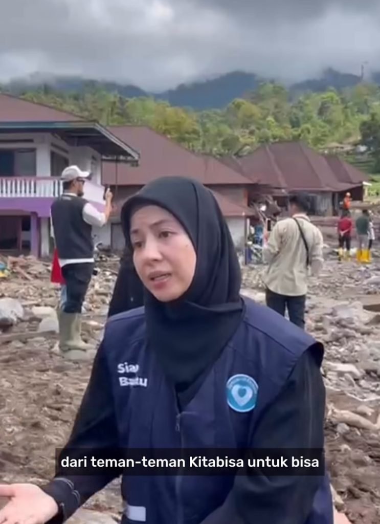 Natasha Rizki bersama tim Kitabisa salurkan bantuan ke Kabupaten Agam, Sumatera Barat/Foto Instagram @natasharizkynew