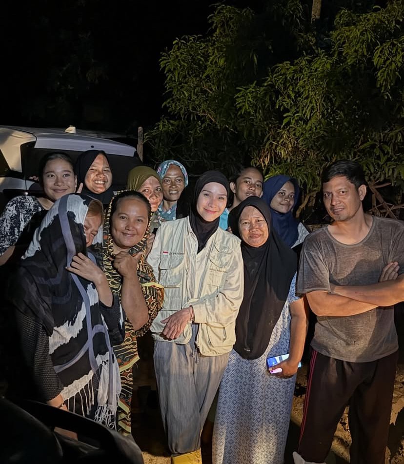 Zaskia Adya Mecca bersama tim Rangkul Foundation terjun langsung ke Kabupaten Aceh Tamiang/Foto instagram @zaskiadyamecca