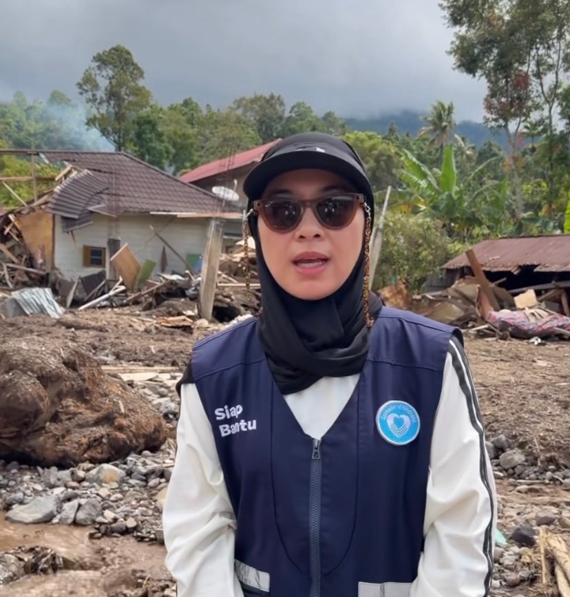 Dian Ayu turut menyalurkan donasi secara langsung di Sumatera Barat/Foto instagram @dianayulestari