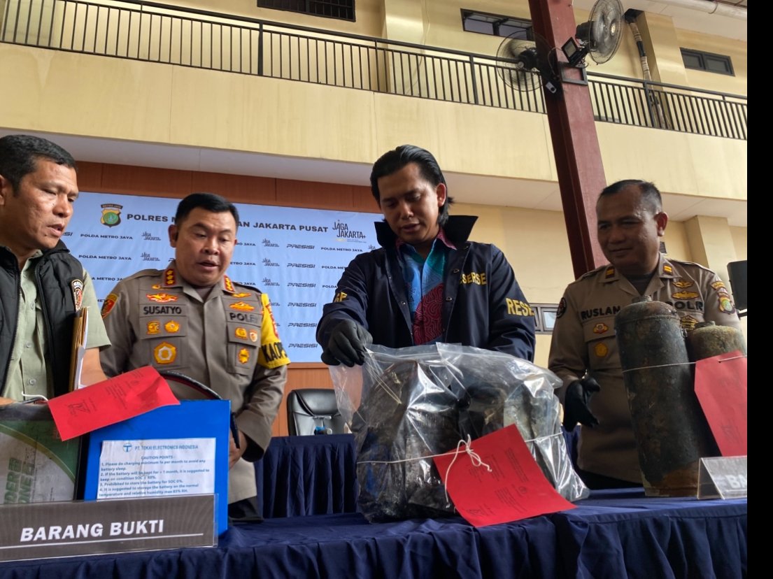 Polres Metro Jakarta Pusat menunjukkan barang bukti kebakaran di gedung Terra Drone/Foto Fifi Abdurahman