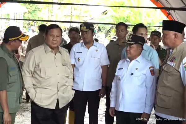 Presiden Prabowo Subianto tinjau Posko Pengungsian di Agam/Foto Tangkapan Layar YouTube Sekretariat Presiden