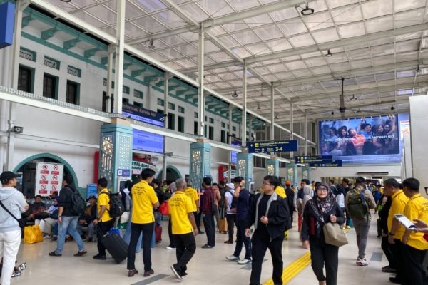 Situasi stasiun pasar senen jelang 1 hari perayaan Natal 2025, Rabu (24/12)/Foto Fifi Abdurahman