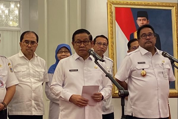 Gubernur dan Wakil Gubernur DKI Jakarta, Pramono Anung-Rano Karno saat umumkan kenaikan UMP 2026/Foto Fifi Abdurahman