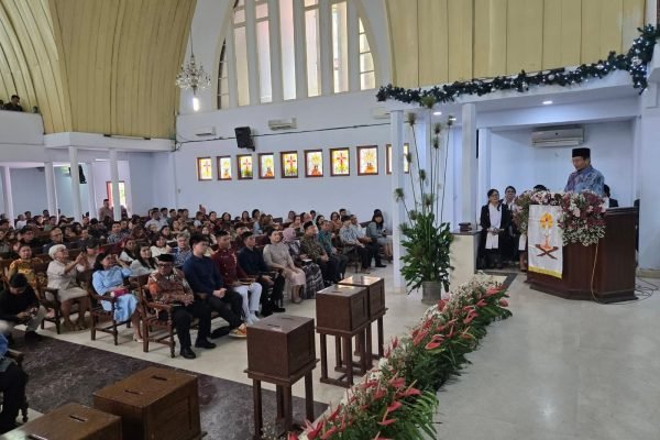 Menteri Agama Nasaruddin Umar menghadiri Natal 2025 di GMIM Manado, Kamis (25/12)/Foto Kementerian Agama