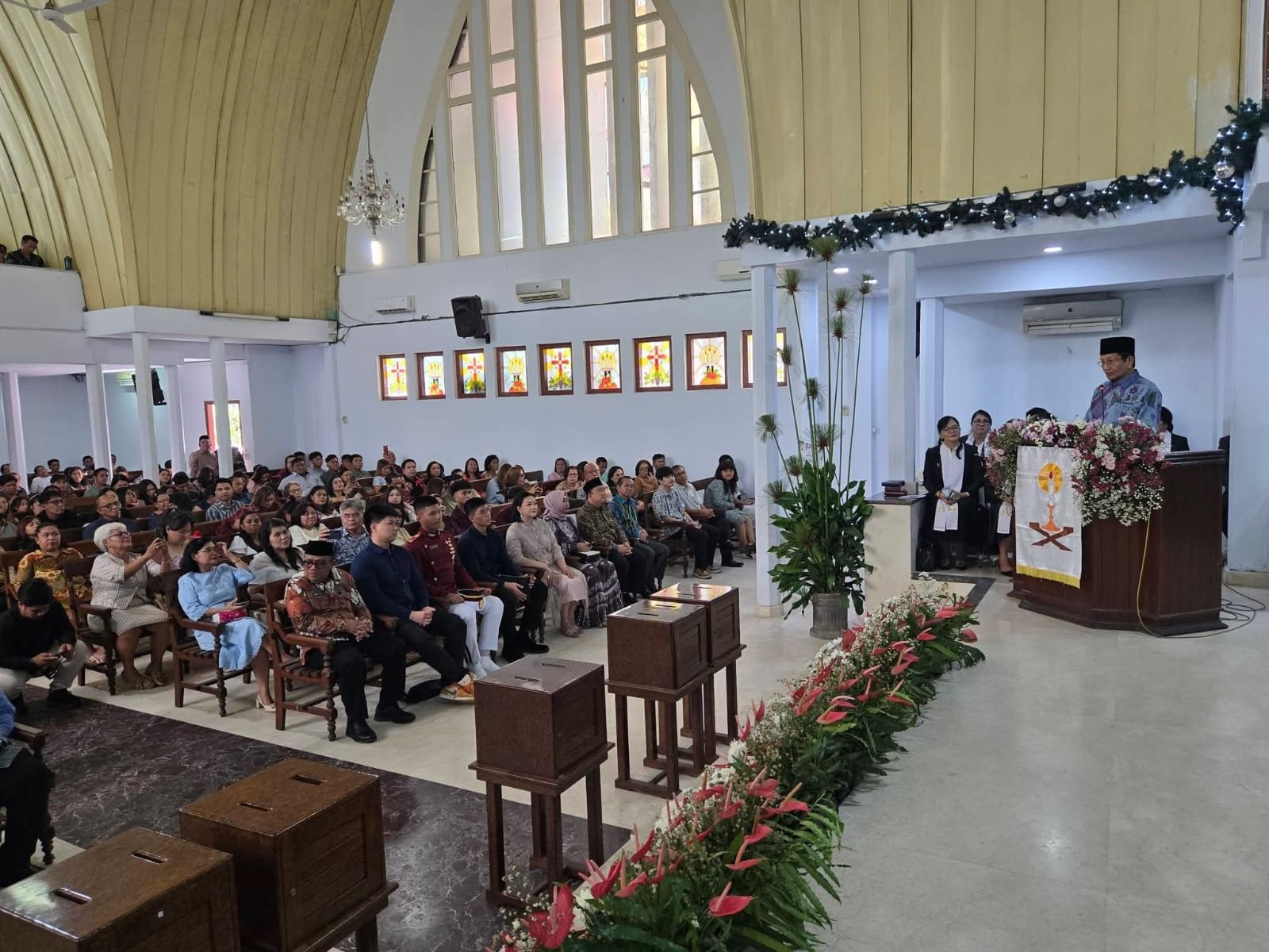 Menteri Agama Nasaruddin Umar menghadiri Natal 2025 di GMIM Manado, Kamis (25/12)/Foto Kementerian Agama