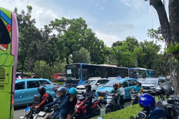Warga Jakarta terjebak macet/Foto Fifi Abdurahman