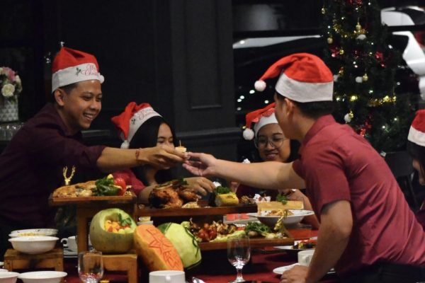 Momen dinner saat perayaan natal di Swiss-Belinn Cawang. Foto: istimewa