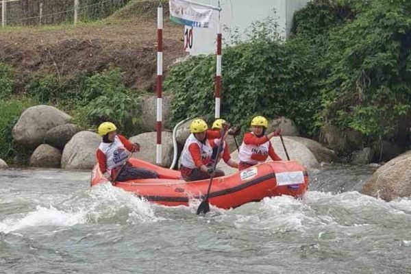 Tim arung jeram Indonesia dalam ajang World Rafting Championship (WRC) 2025 yang digelar di Sungai Kampar, Perak Malaysia pada 2-6 Desember 2025. Foto: istimewa