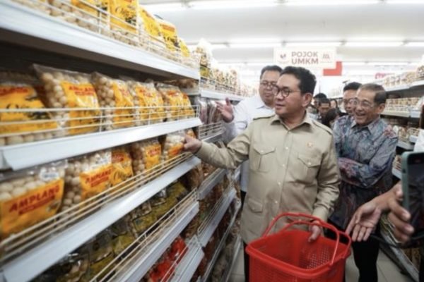 Mendag Budi Santoso saat melakukan kunjungan di Pontianak dan Kubu Raya, Kalimantan Barat, pada Kamis (11/12). Foto: dok.Kemendag