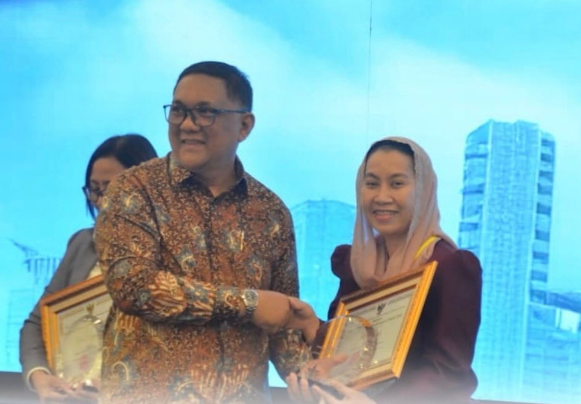 Pemkot Palu menerima penghargaan dalam Apresiasi Kinerja dan Inisiatif Pembangunan Daerah Tahun 2025 dari Kementerian Perencanaan Pembangunan Nasional (PPN)/Bappenas RI pada Senin (15/12). Foto: dok.Pemkot Palu