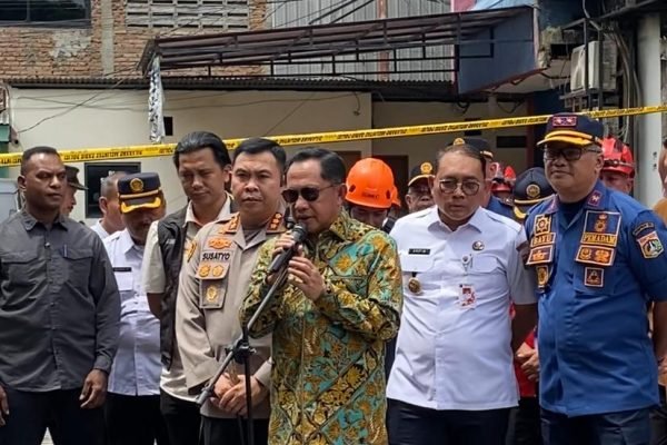 Mendagri Tito Karnavia tinjau lokasi kebakaran di JakPus, Rabu (10/12)/Foto Fifi Abdurahman