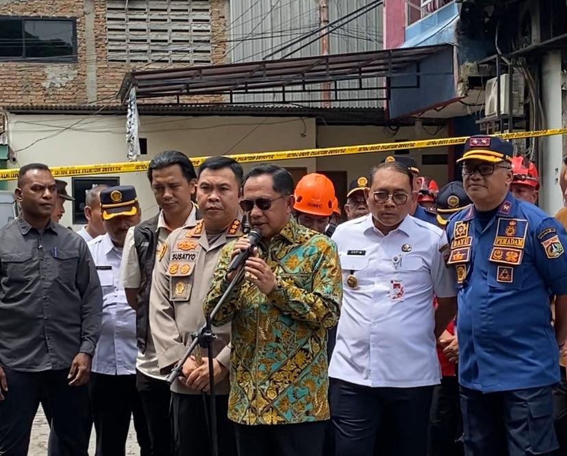 Mendagri Tito Karnavia tinjau lokasi kebakaran di JakPus, Rabu (10/12)/Foto Fifi Abdurahman