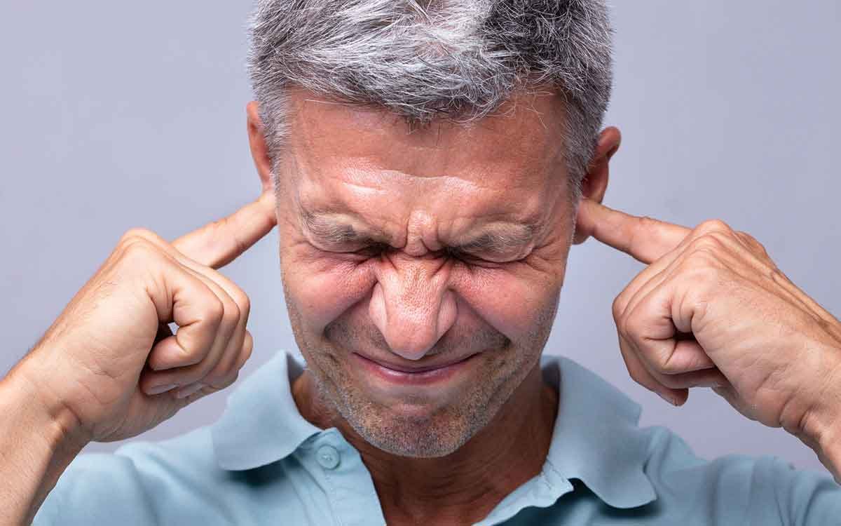 Misophonia adalah kondisi disaat seseorang merasa terganggu mendengar suara dari orang lain yang sedang mengunyah, mengecap, dan lain-lain yang biasanya ditemukan dalam keseharian/Foto : Ilustrasi Dok. Freepik