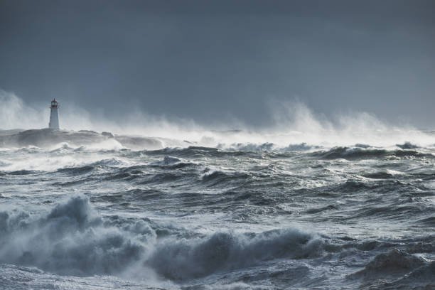 Ilustrasi cuaca ekstrem di laut/Foto iStock