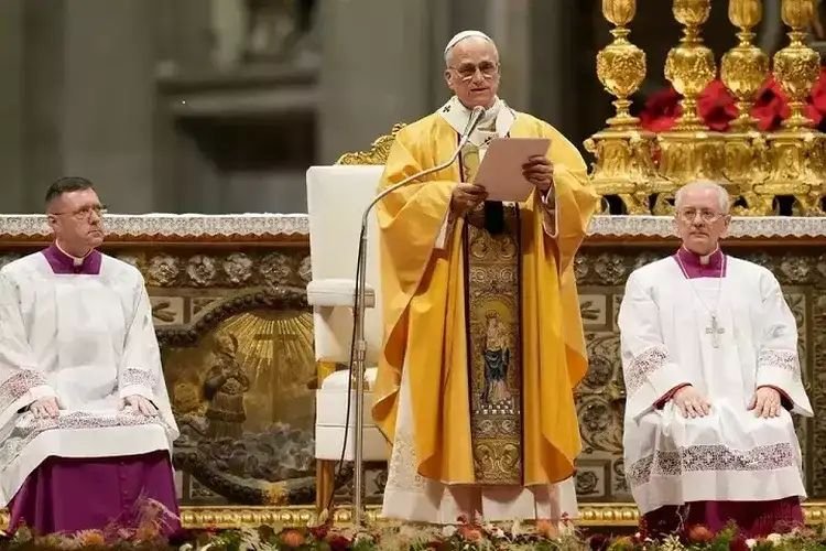 Momen Paus Leo XIV saat memberikan khotbah pada perayaan Natal 2025, Kamis (25/12) kemarin/Foto : Dok. Istimewa