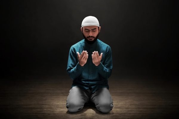 Doa awal tahun 2026 dapat diamalkan setelah sholat maghrib/Foto : Ilustrasi Dok. Freepik