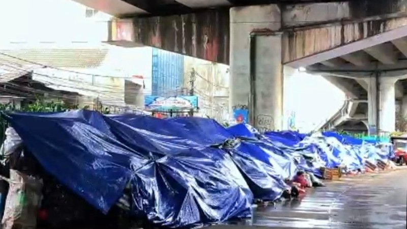 Warga Ciputat Keluhkan Tumpukan Sampah, Pemkot Tangsel Hanya Tutup Dengan Terpal/Foto : Dok. Istimewa