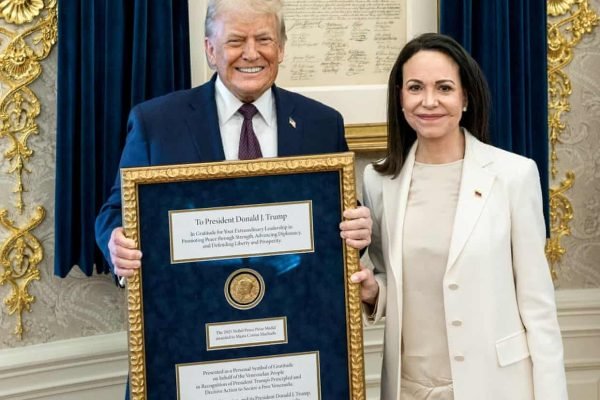 Pemimpin oposisi Maria Corina Machado bersama Presiden AS Donald Trump/Foto : Dok. Reuters